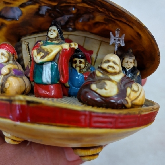 Vintage Japanese 7 Gods of Good Fortune Luck Celluloid Clamshell Diorama Japan - Picture 3 of 9